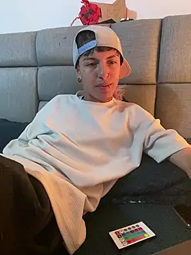 NaytonFreeman online show from February 25, 12:15 pm