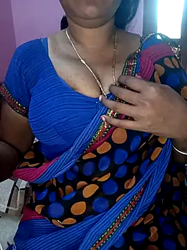 Snapshot of KannadaTamilTeluguBeauty chatting on January 7, 5:43 am KannadaTamilTeluguBeauty online show from January 7, 5:43 am