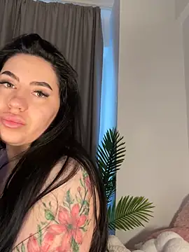 Snapshot of Andrestarr chatting on February 6, 12:52 pm Andrestarr online show from February 6, 12:52 pm