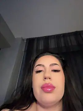 Snapshot of Andrestarr chatting on June 19, 7:39 pm Andrestarr online show from June 19, 7:39 pm