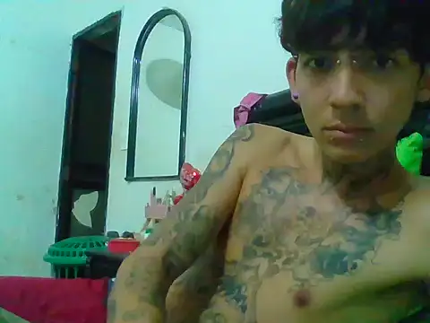 Snapshot of LaParKa31 chatting on September 13, 12:10 am LaParKa31 online show from September 13, 12:10 am