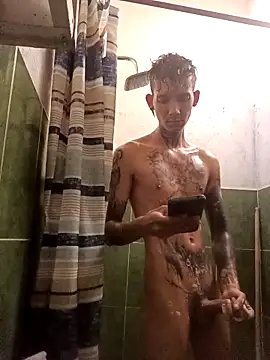 Snapshot of LaParKa31 chatting on November 12, 9:03 pm LaParKa31 online show from November 12, 9:03 pm