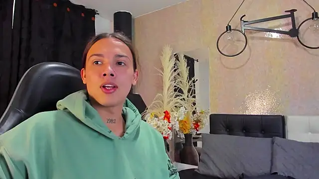 Snapshot of Almaazz chatting on February 4, 7:09 pm Almaazz online show from February 4, 7:09 pm