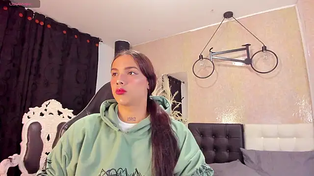 Snapshot of Almaazz chatting on February 6, 6:00 pm Almaazz online show from February 6, 6:00 pm