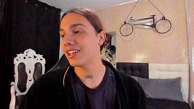 Snapshot of Almaazz chatting on February 24, 6:39 pm Almaazz online show from February 24, 6:39 pm