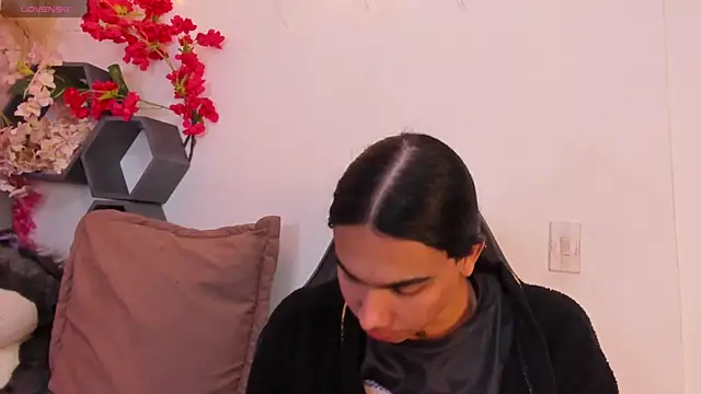 Snapshot of Almaazz chatting on April 25, 8:17 pm Almaazz online show from April 25, 8:17 pm
