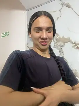 Snapshot of Almaazz chatting on May 2, 4:56 pm Almaazz online show from May 2, 4:56 pm