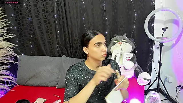 Snapshot of Almaazz chatting on May 11, 3:34 am Almaazz online show from May 11, 3:34 am