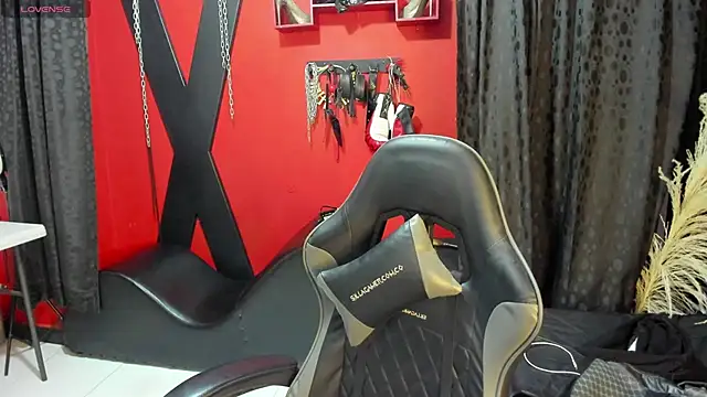 Snapshot of Almaazz chatting on May 13, 9:22 pm Almaazz online show from May 13, 9:22 pm