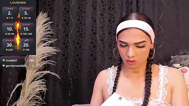 Snapshot of Almaazz chatting on May 15, 7:21 pm Almaazz online show from May 15, 7:21 pm