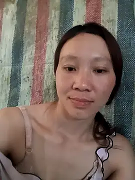 Snapshot of bonnie-00 chatting on May 7, 5:13 am bonnie-00 online show from May 7, 5:13 am