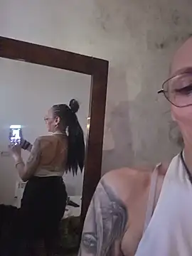 Snapshot of jasonee13 chatting on May 24, 2:00 pm jasonee13 online show from May 24, 2:00 pm