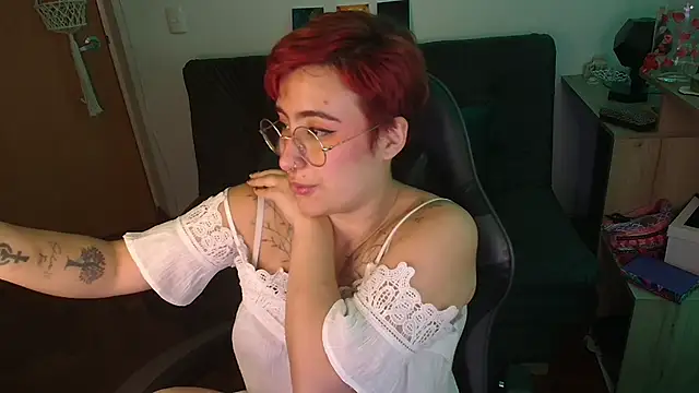 Miacatsito3 online show from November 11, 5:40 am