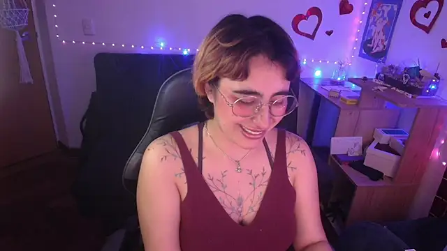 Snapshot of Miacatsito3 chatting on April 22, 5:32 am Miacatsito3 online show from April 22, 5:32 am