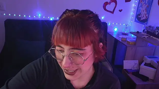 Snapshot of Miacatsito3 chatting on April 23, 4:57 am Miacatsito3 online show from April 23, 4:57 am