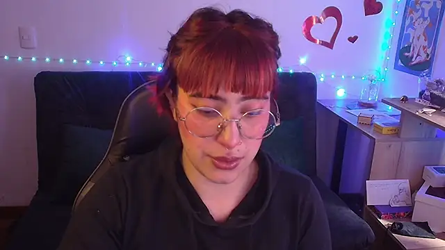 Snapshot of Miacatsito3 chatting on April 23, 8:11 pm Miacatsito3 online show from April 23, 8:11 pm