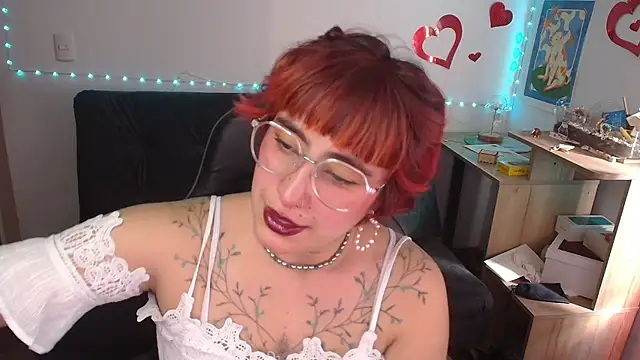 Snapshot of Miacatsito3 chatting on April 24, 8:22 pm Miacatsito3 online show from April 24, 8:22 pm