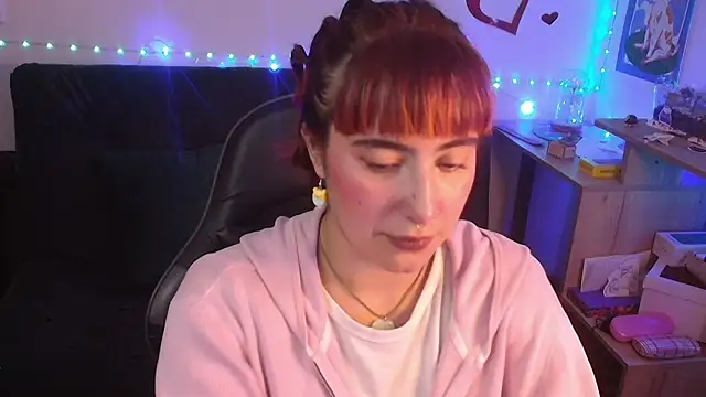 Snapshot of Miacatsito3 chatting on April 28, 12:20 am Miacatsito3 online show from April 28, 12:20 am