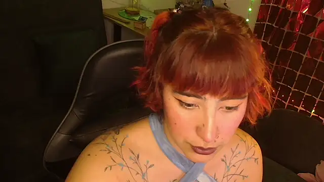 Snapshot of Miacatsito3 chatting on April 30, 1:56 am Miacatsito3 online show from April 30, 1:56 am