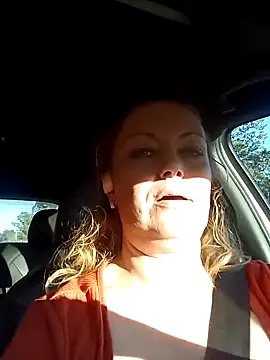 Snapshot of Seductivelydangerous chatting on October 22, 9:47 pm Seductivelydangerous online show from October 22, 9:47 pm