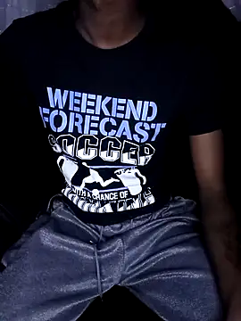 Snapshot of Romeo_Favent chatting on November 17, 8:47 pm Romeo Favent online show from November 17, 8:47 pm