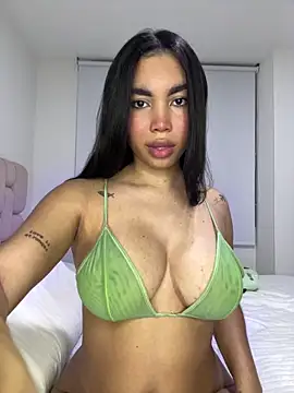 karolaalcendra online show from April 17, 2:58 am