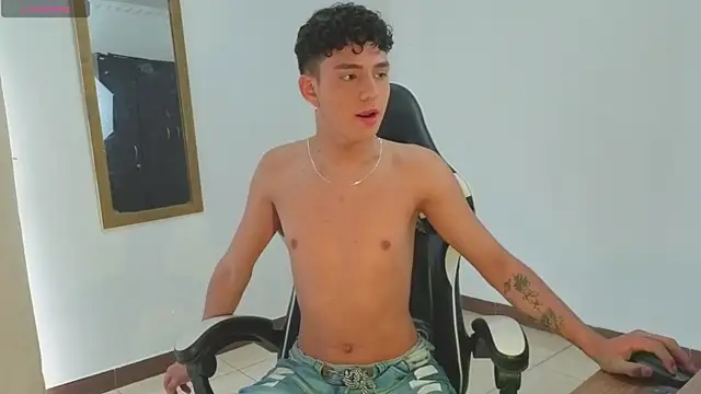 Snapshot of Dalton_Mills chatting on October 1, 6:25 pm Dalton Mills online show from October 1, 6:25 pm