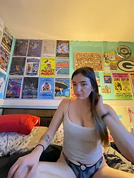 Snapshot of kaybabyx4 chatting on April 11, 12:15 am kaybabyx4 online show from April 11, 12:15 am