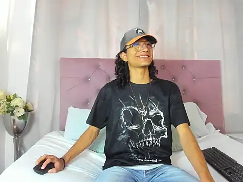 EthanBlackwoodd online show from October 23, 8:07 pm