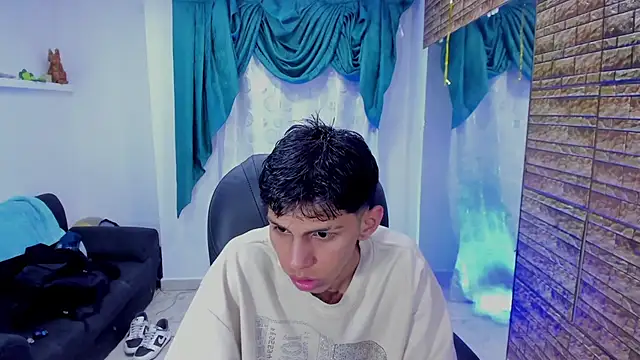 Snapshot of Axeel_Boy chatting on October 2, 5:47 am Axeel Boy online show from October 2, 5:47 am
