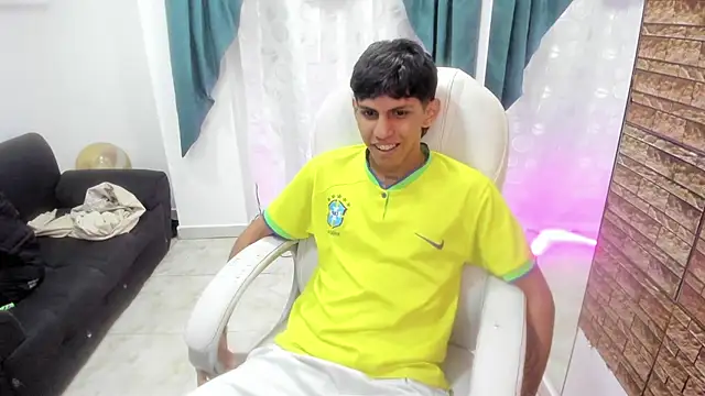 Snapshot of Axeel_Boy chatting on October 10, 7:13 pm Axeel Boy online show from October 10, 7:13 pm