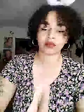 Snapshot of Julie_wallace chatting on November 4, 9:03 pm Julie wallace online show from November 4, 9:03 pm