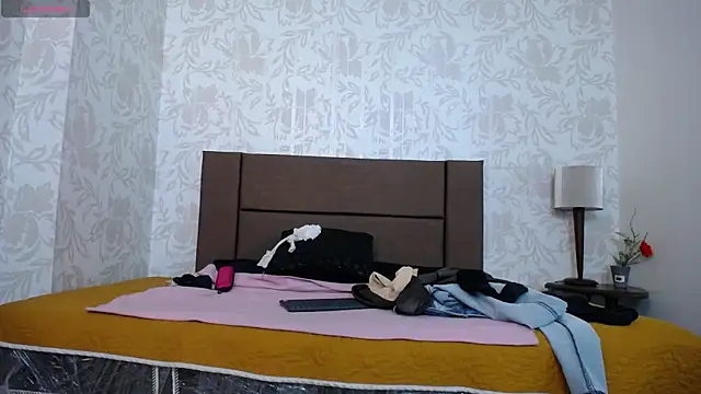 Snapshot of Ava_Raye chatting on April 23, 6:54 pm Ava Raye online show from April 23, 6:54 pm