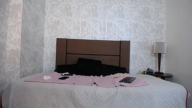 Snapshot of Ava_Raye chatting on May 15, 6:48 pm Ava Raye online show from May 15, 6:48 pm