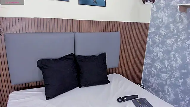 EmillyHarper  online show from November 21, 4:00 am