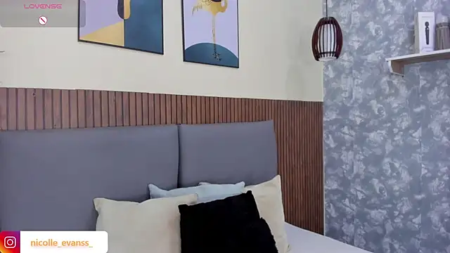 EmillyHarper  online show from November 28, 4:04 am