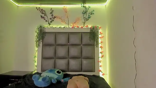 abbiecollins js online show from February 24, 4:21 am