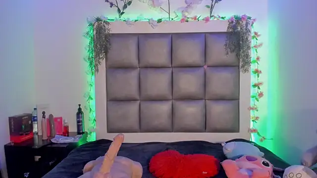 abbiecollins js online show from June 4, 4:51 am