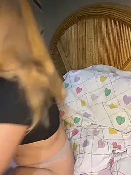 coupleyys online show from April 7, 9:15 pm