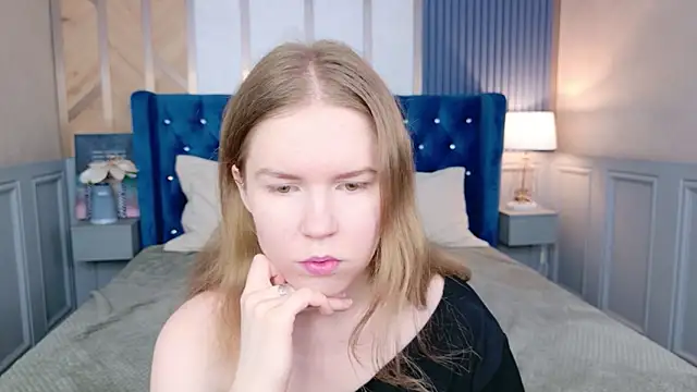 Snapshot of Alida_Brice chatting on April 21, 5:36 am Alida Brice online show from April 21, 5:36 am
