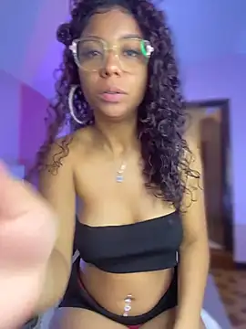 PrettyTiana  online show from November 27, 9:17 pm