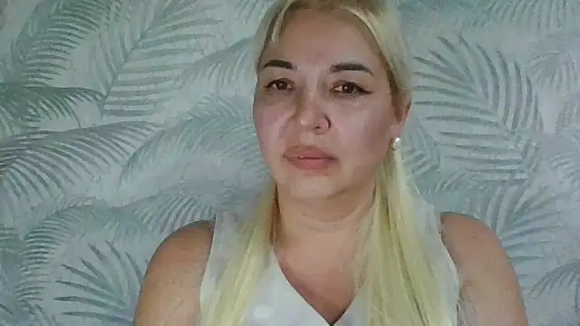 Snapshot of Thirieli chatting on October 14, 5:58 pm Thirieli online show from October 14, 5:58 pm