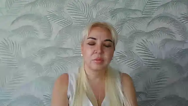 Snapshot of Thirieli chatting on October 16, 10:27 am Thirieli online show from October 16, 10:27 am