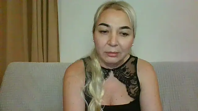 Snapshot of Thirieli chatting on November 5, 3:45 pm Thirieli online show from November 5, 3:45 pm