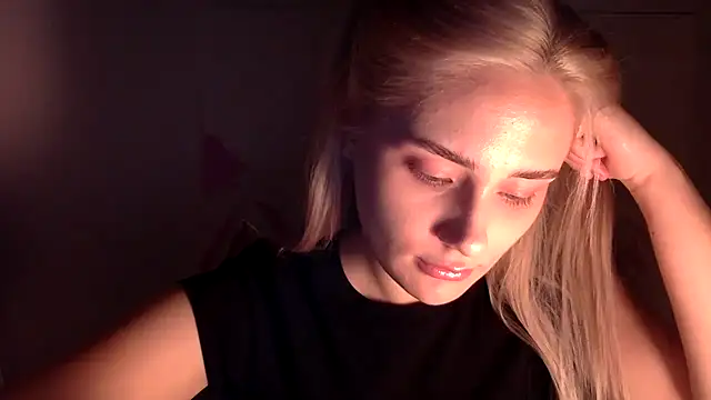 Snapshot of Rosvann chatting on October 17, 4:09 pm Rosvann online show from October 17, 4:09 pm