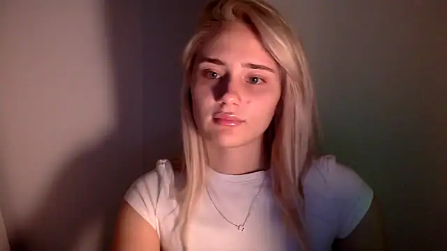 Snapshot of Rosvann chatting on November 11, 7:03 pm Rosvann online show from November 11, 7:03 pm