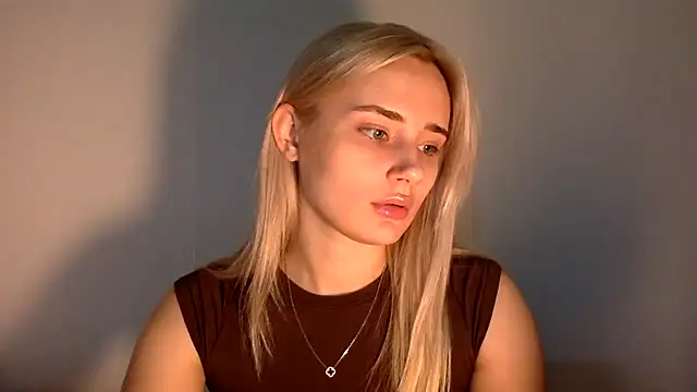 Snapshot of Rosvann chatting on November 13, 4:06 pm Rosvann online show from November 13, 4:06 pm