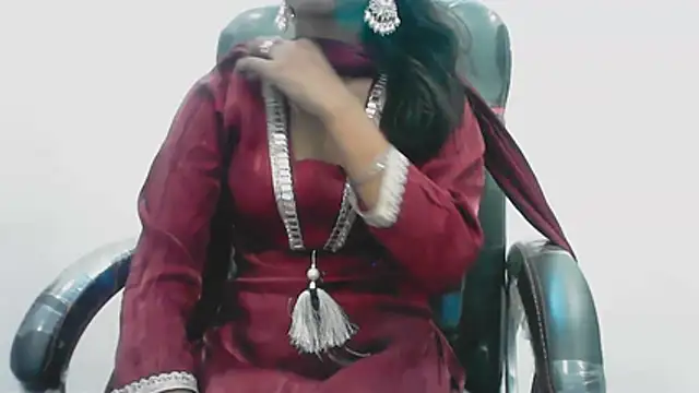 Snapshot of short_girl_ chatting on May 13, 5:32 pm short girl online show from May 13, 5:32 pm