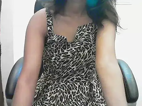 Snapshot of short_girl_ chatting on May 25, 4:46 pm short girl online show from May 25, 4:46 pm