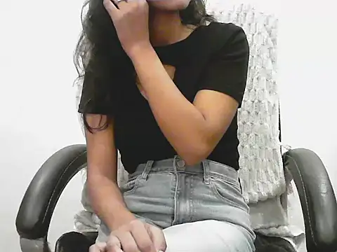 Snapshot of short_girl_ chatting on May 29, 5:22 pm short girl online show from May 29, 5:22 pm